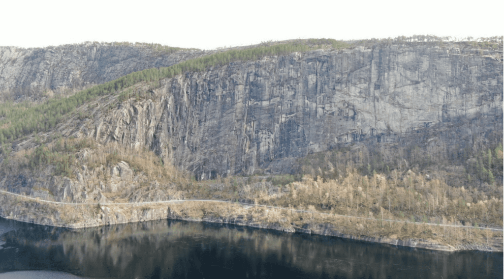 Et bilde som inneholder fjell, utendørs, gress, natur Automatisk generert beskrivelse