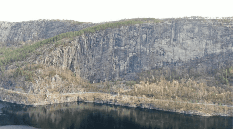 Et bilde som inneholder fjell, utendørs, gress, natur Automatisk generert beskrivelse