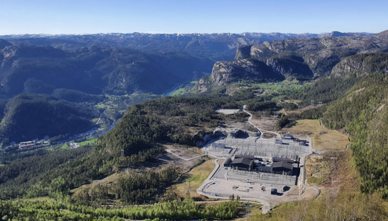 Et bilde som inneholder fjell, utendørs, himmel, gress

Automatisk generert beskrivelse