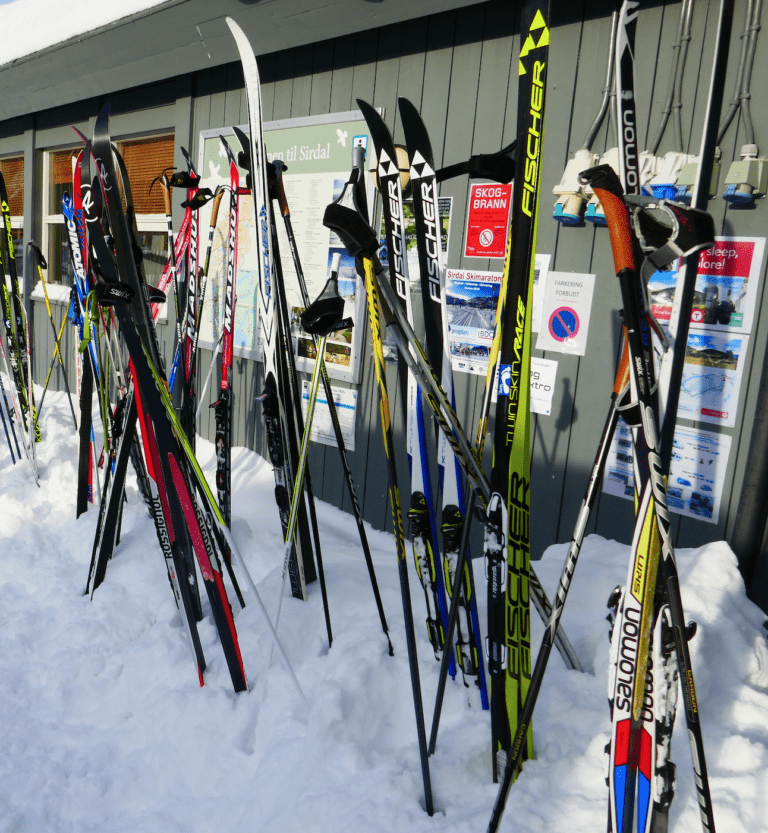 Et bilde som inneholder gå på ski, utendørs, stativ, flere Automatisk generert beskrivelse