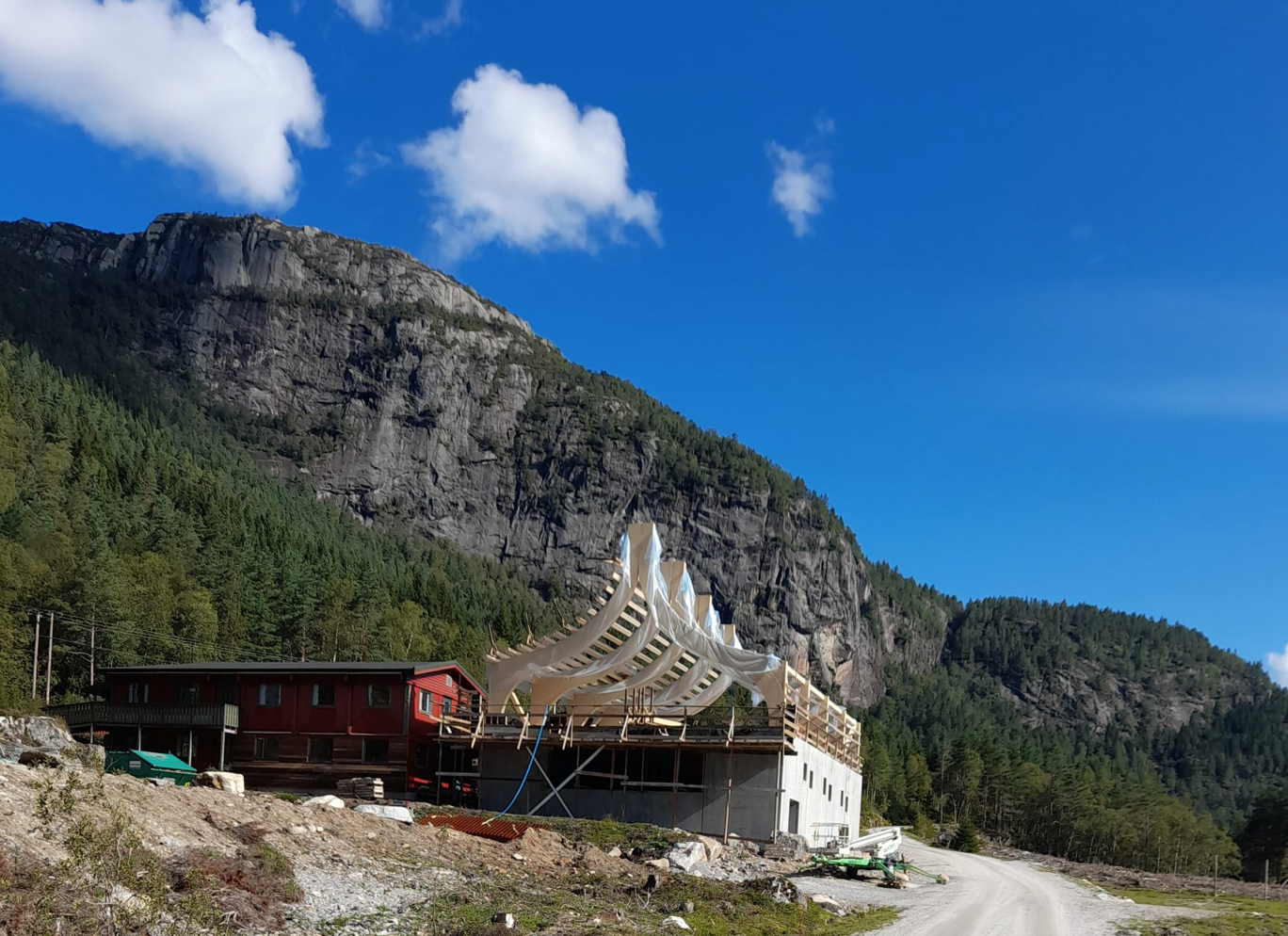 Et bilde som inneholder himmel, fjell, utendørs, spor

Automatisk generert beskrivelse