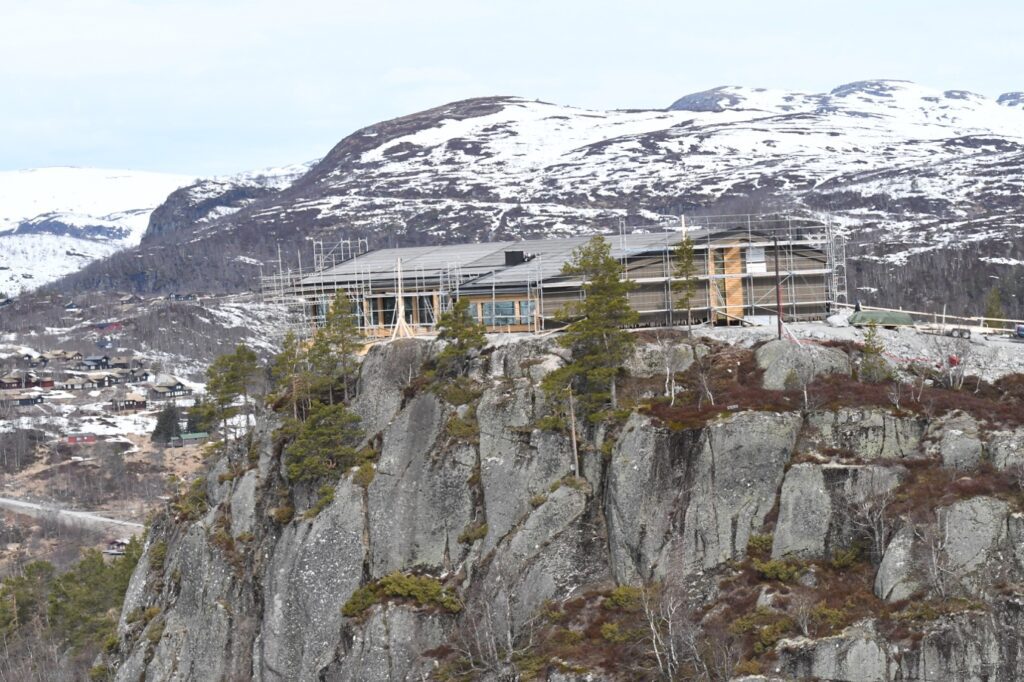 Et bilde som inneholder himmel, fjell, utendørs, snø Automatisk generert beskrivelse