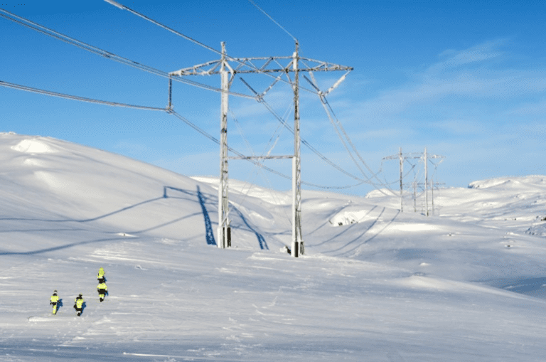 Et bilde som inneholder himmel, utendørs, snø, bakke Automatisk generert beskrivelse