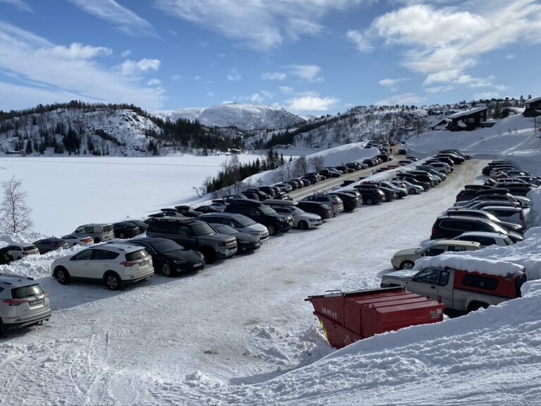 Et bilde som inneholder himmel, utendørs, snø, natur Automatisk generert beskrivelse