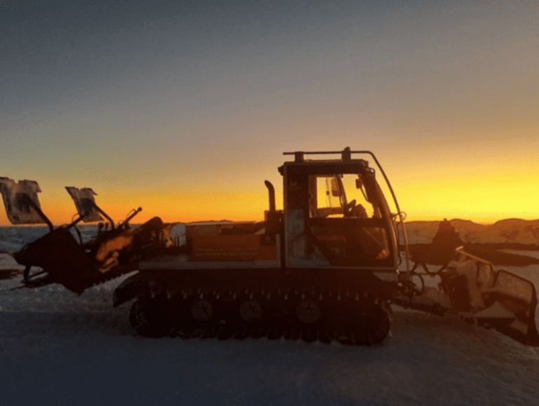 Et bilde som inneholder himmel, utendørs, solnedgang, transport Automatisk generert beskrivelse