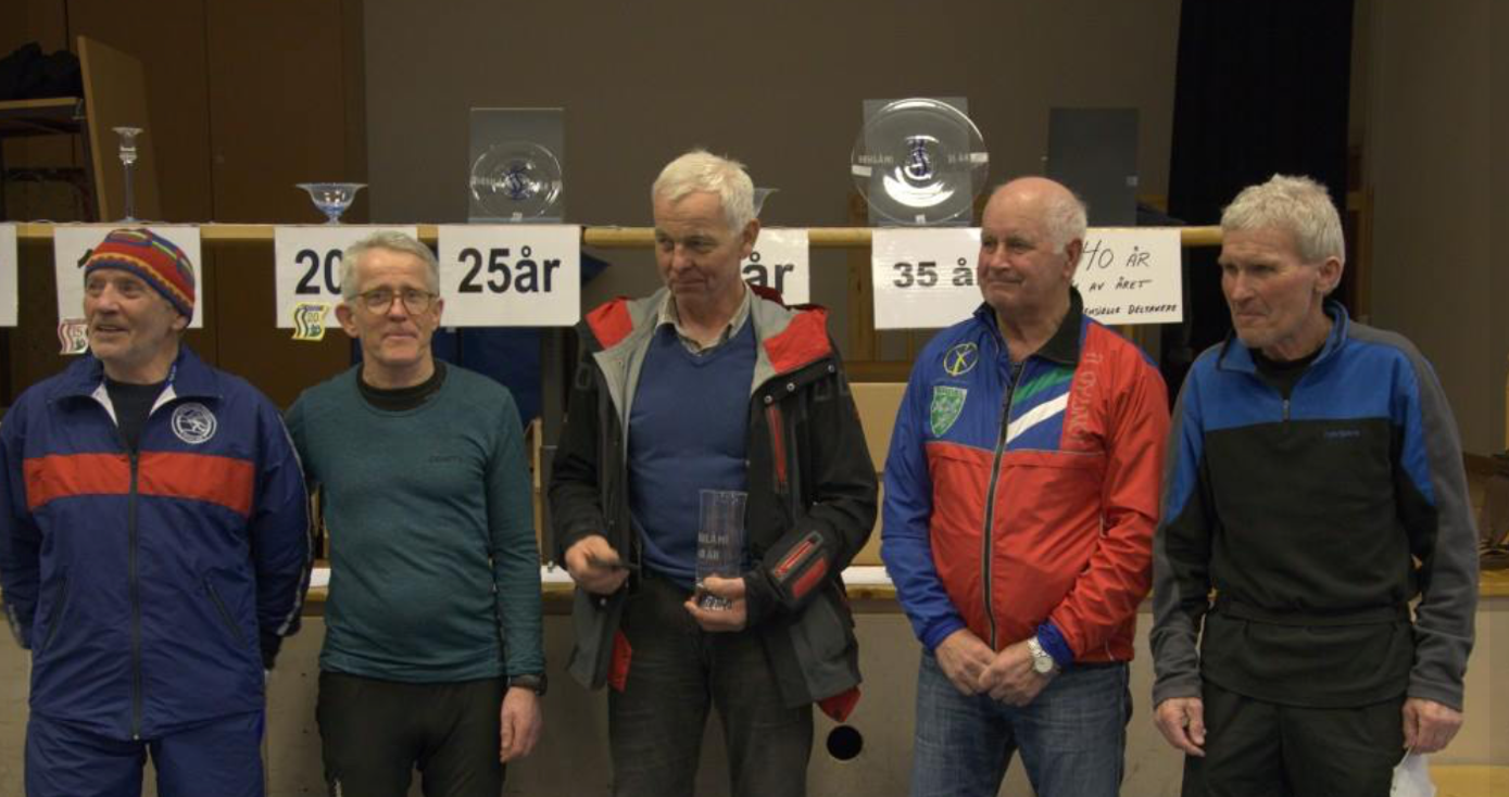 Et bilde som inneholder person, gruppe, poserer Automatisk generert beskrivelse