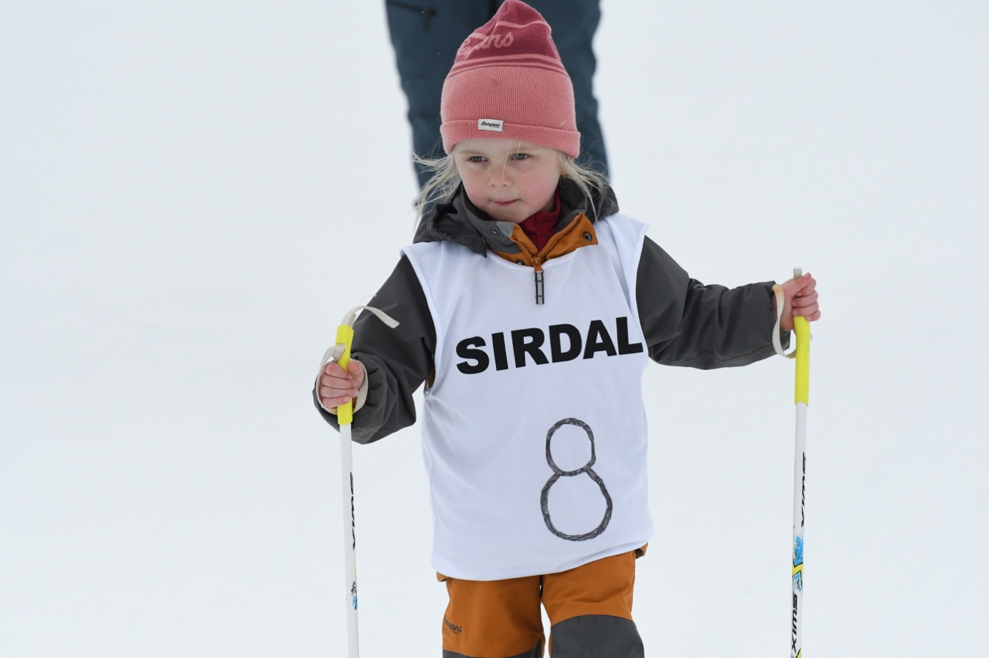 Et bilde som inneholder person, skisport, utendørs, bakke

Automatisk generert beskrivelse