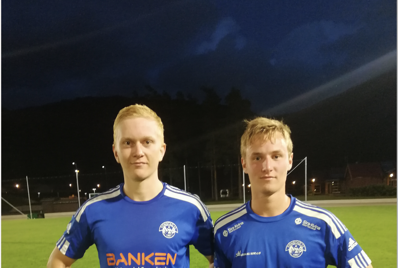 Et bilde som inneholder person, utendørs, fotball, gress Automatisk generert beskrivelse
