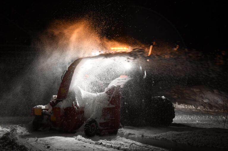 Et bilde som inneholder snø, brann, natt Automatisk generert beskrivelse