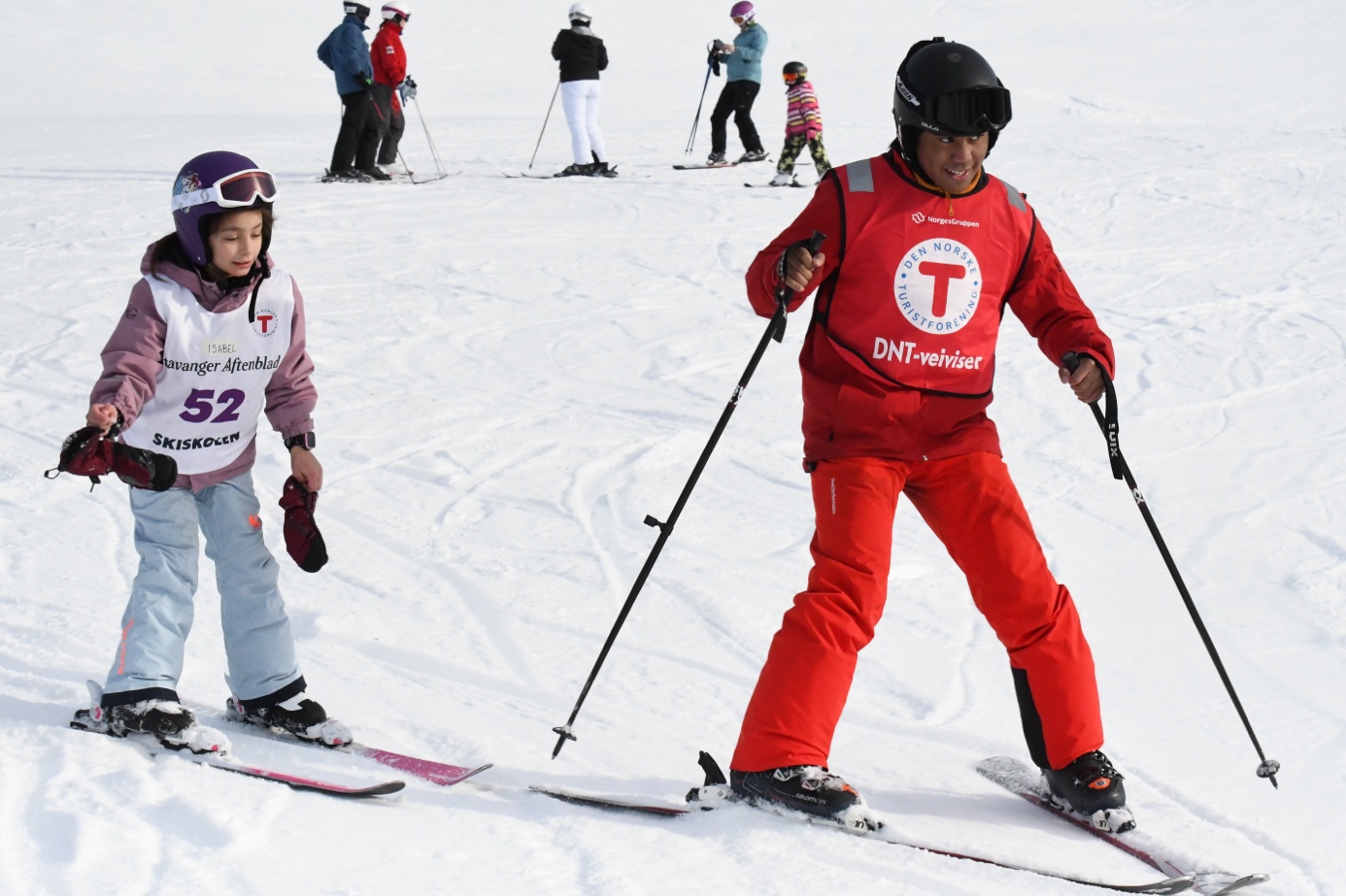 Et bilde som inneholder snø, person, sport, utendørs

Automatisk generert beskrivelse