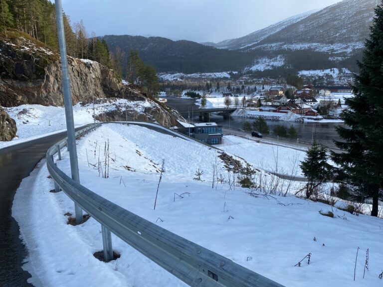 Et bilde som inneholder snø, utendørs, fjell, himmel Automatisk generert beskrivelse