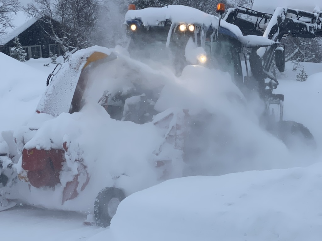 Et bilde som inneholder snø, utendørs, frost, kjøretøy

Automatisk generert beskrivelse