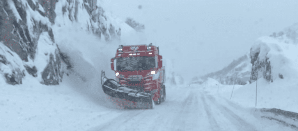 Et bilde som inneholder snø, utendørs, gå på ski, natur Automatisk generert beskrivelse