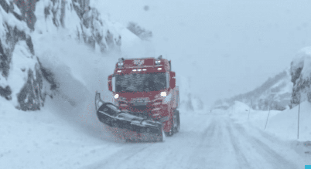 Et bilde som inneholder snø, utendørs, gå på ski, natur Automatisk generert beskrivelse