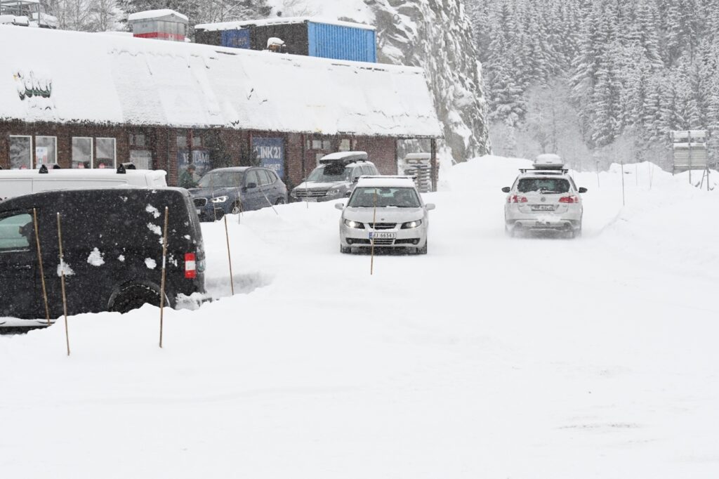 Et bilde som inneholder snø, utendørs, gå på ski, natur Automatisk generert beskrivelse