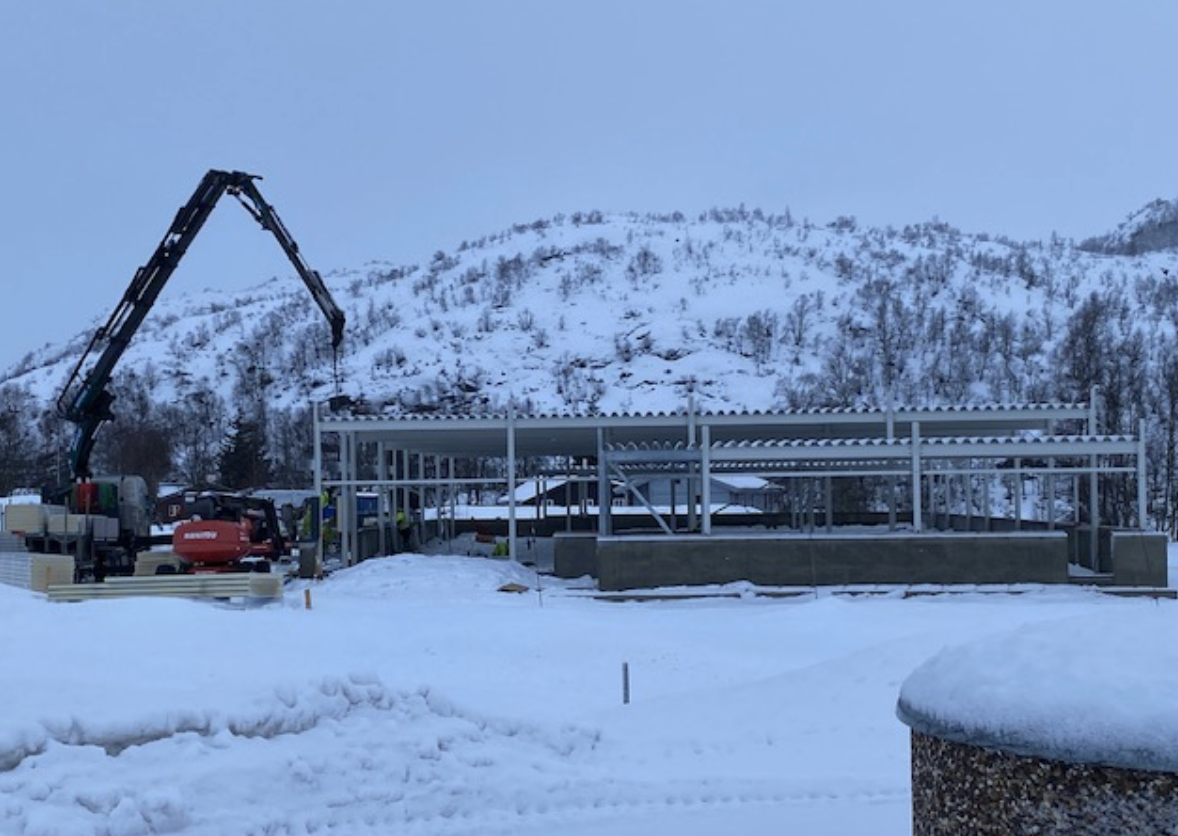 Et bilde som inneholder snø, utendørs, himmel

Automatisk generert beskrivelse