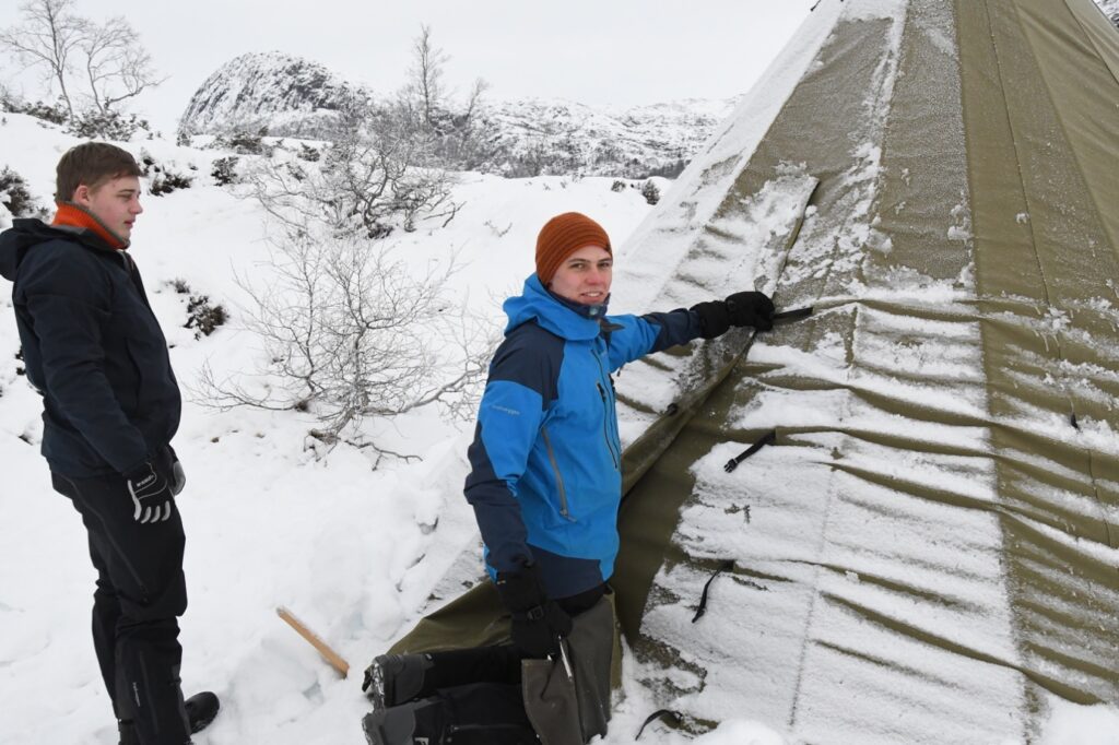 Et bilde som inneholder snø, utendørs, himmel, gå på ski Automatisk generert beskrivelse