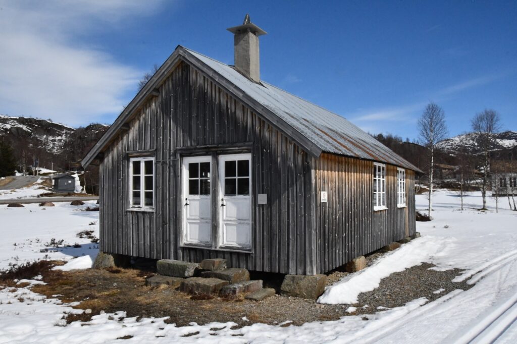 Et bilde som inneholder snø, utendørs, himmel, hus Automatisk generert beskrivelse