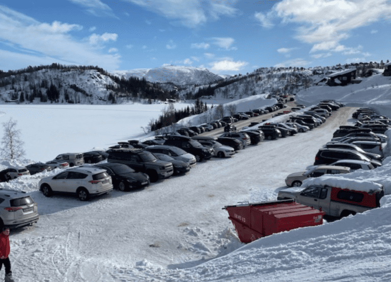 Et bilde som inneholder snø, utendørs, himmel, natur Automatisk generert beskrivelse