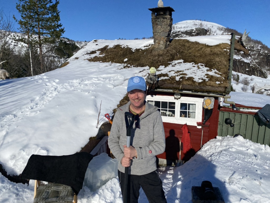 Et bilde som inneholder snø, utendørs, himmel, person

Automatisk generert beskrivelse