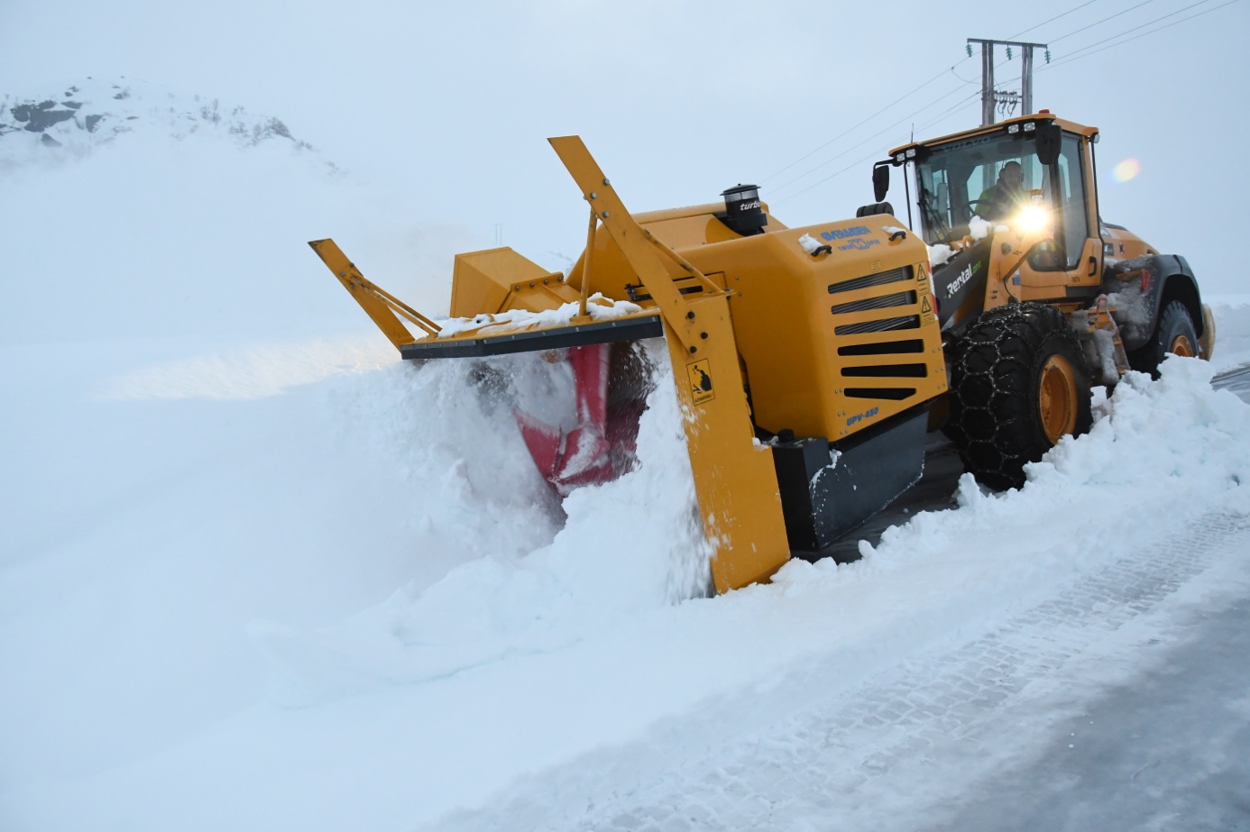 Et bilde som inneholder snø, utendørs, himmel, transport

Automatisk generert beskrivelse