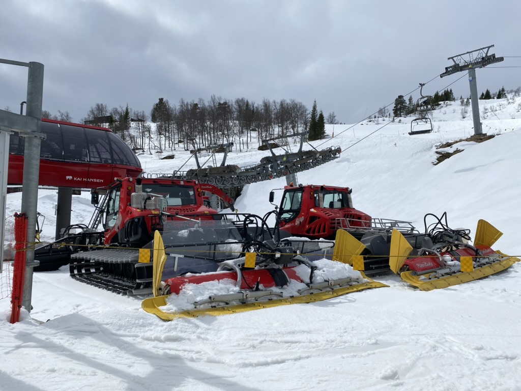 Et bilde som inneholder snø, utendørs, himmel, transport

Automatisk generert beskrivelse