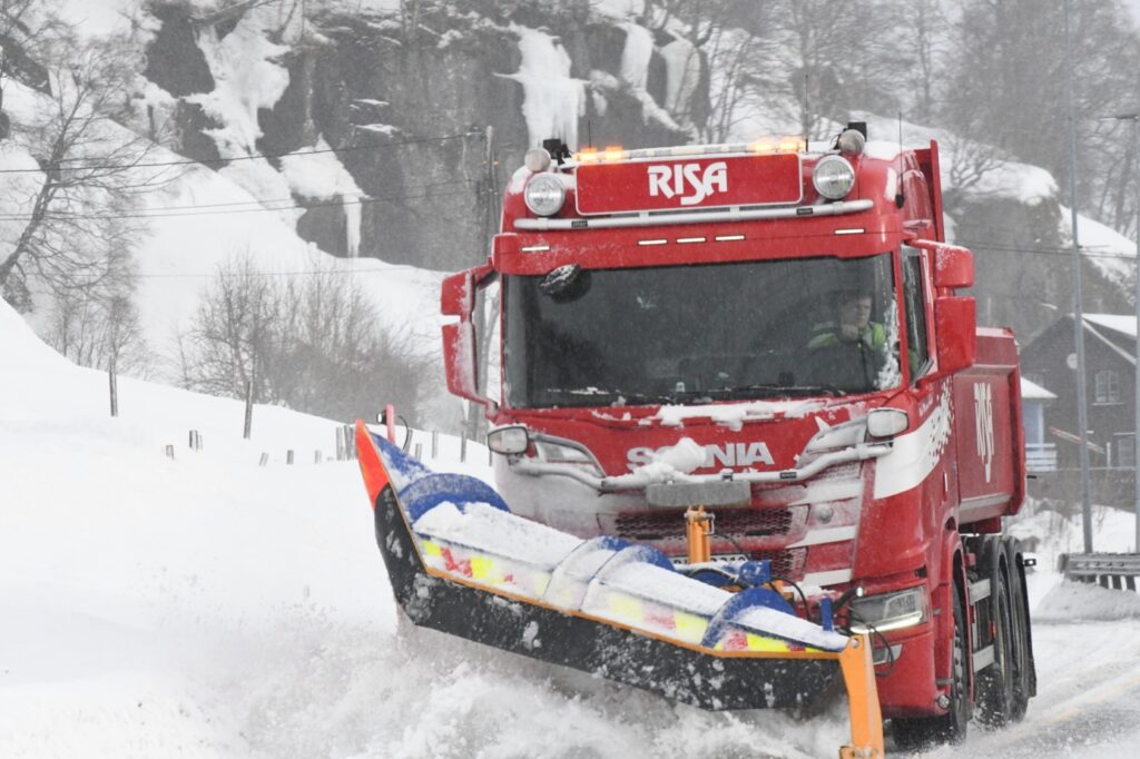 Et bilde som inneholder snø, utendørs, kjøretøy, transport Automatisk generert beskrivelse