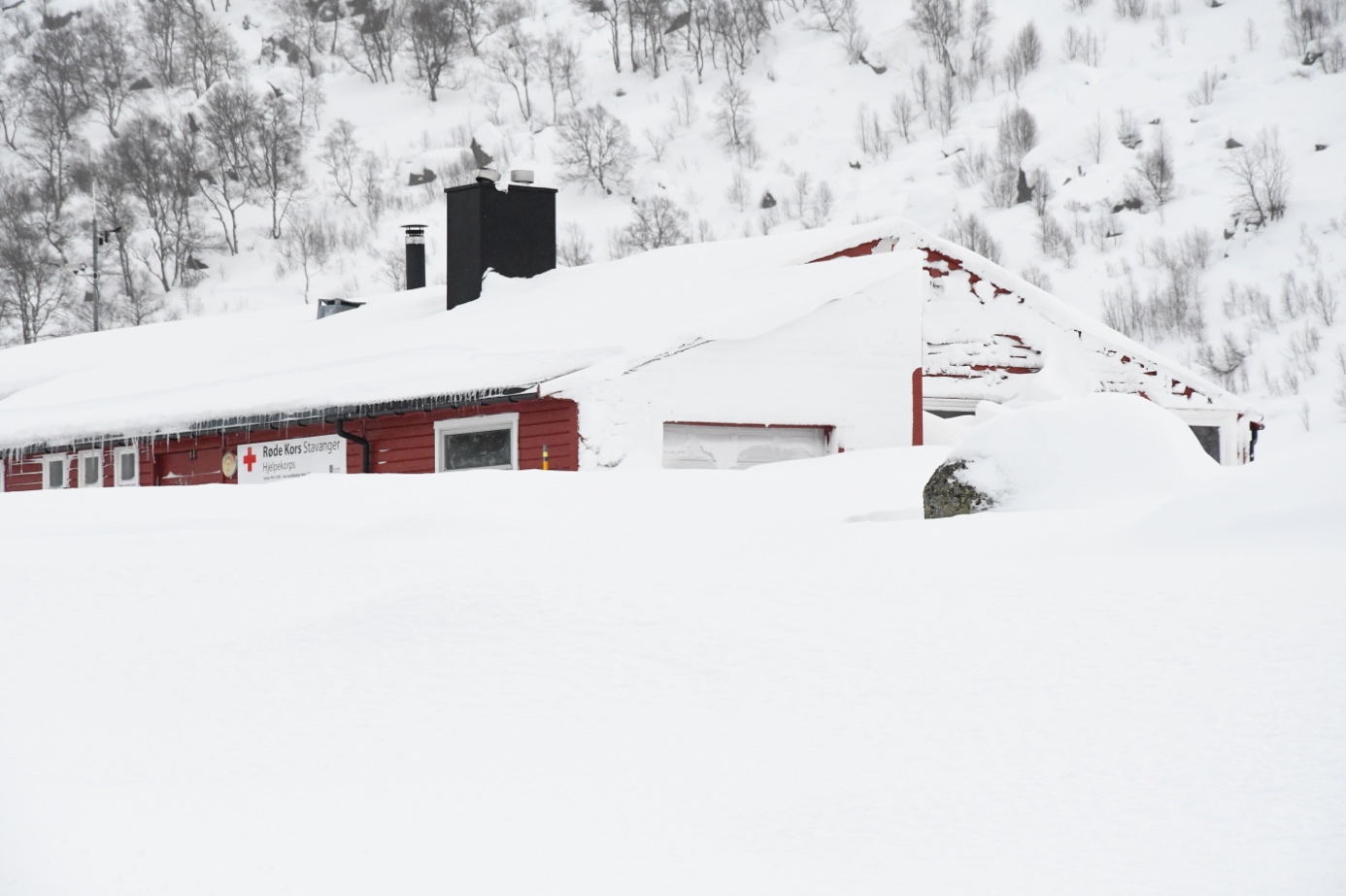 Et bilde som inneholder snø, utendørs, natur, skibakke

Automatisk generert beskrivelse