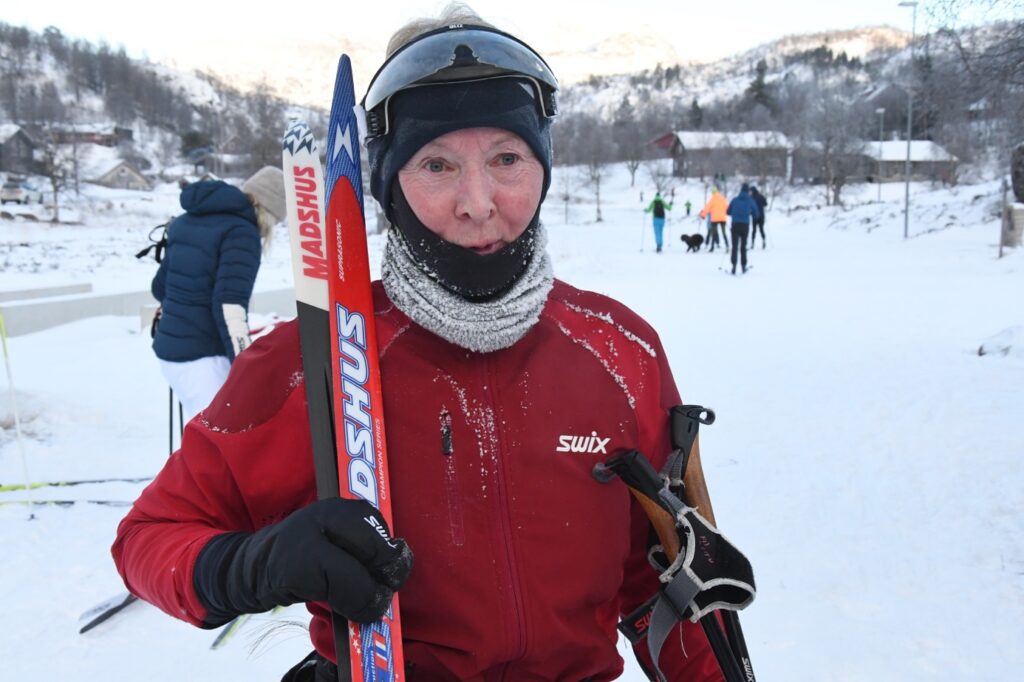 Et bilde som inneholder snø, utendørs, person, gå på ski Automatisk generert beskrivelse