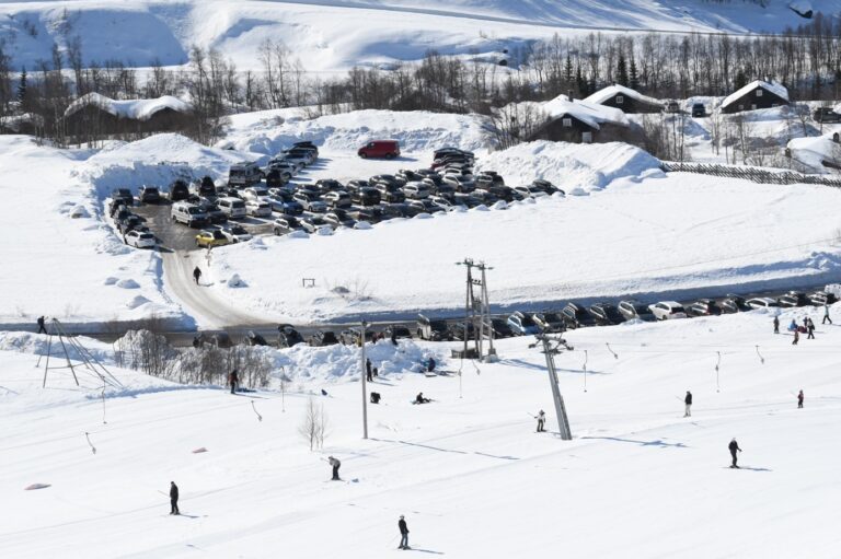 Et bilde som inneholder snø, utendørs, skiheis, skibakke Automatisk generert beskrivelse