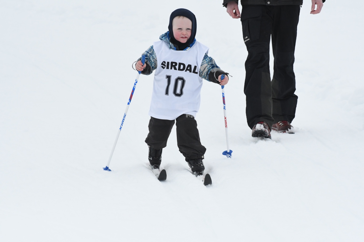 Et bilde som inneholder snø, utendørs, skisport, person

Automatisk generert beskrivelse