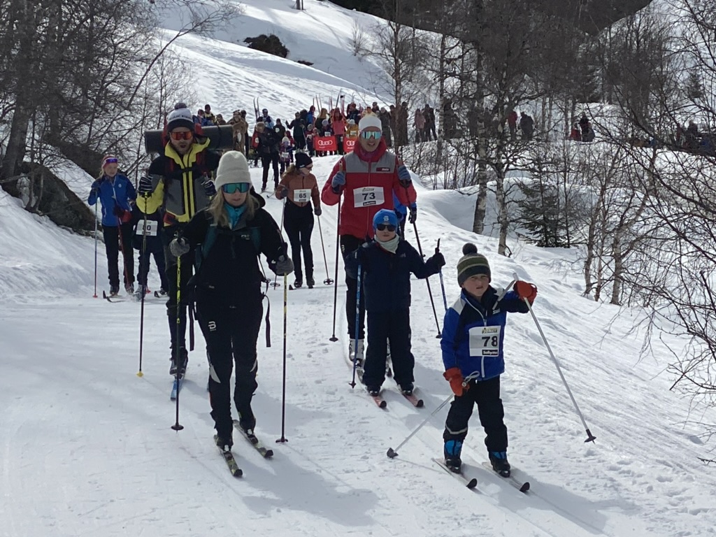 Et bilde som inneholder snø, utendørs, skisport, tre

Automatisk generert beskrivelse