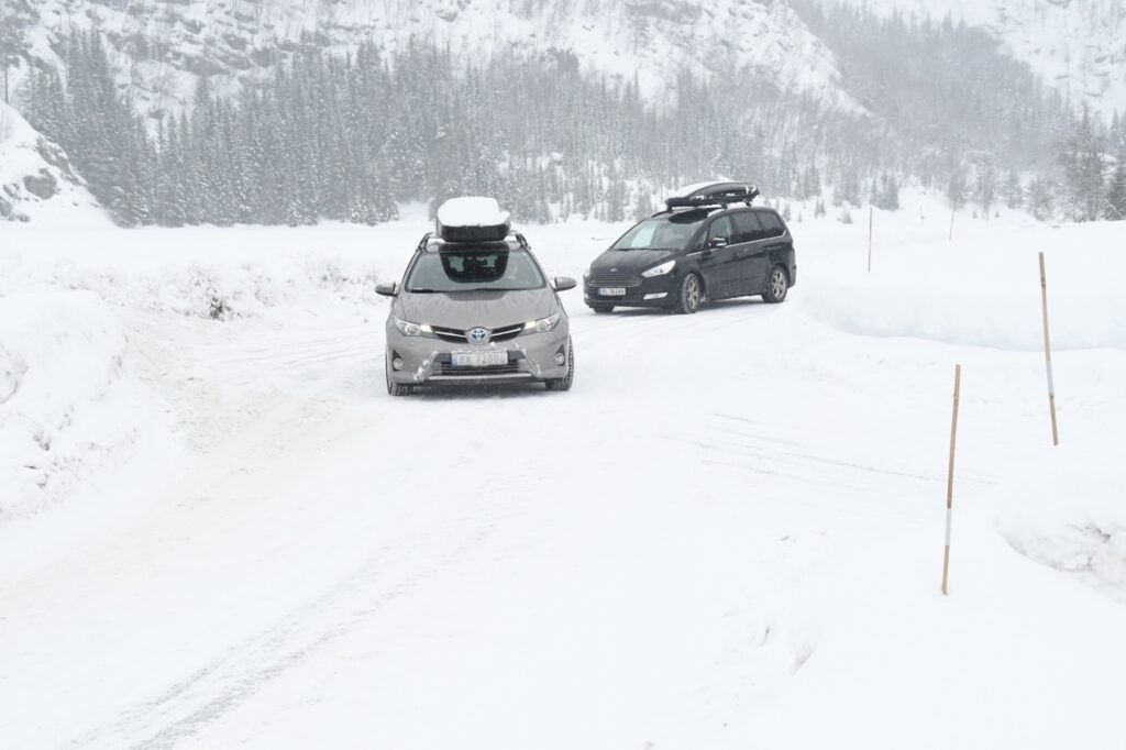 Et bilde som inneholder snø, utendørs, snøscooter, natur Automatisk generert beskrivelse