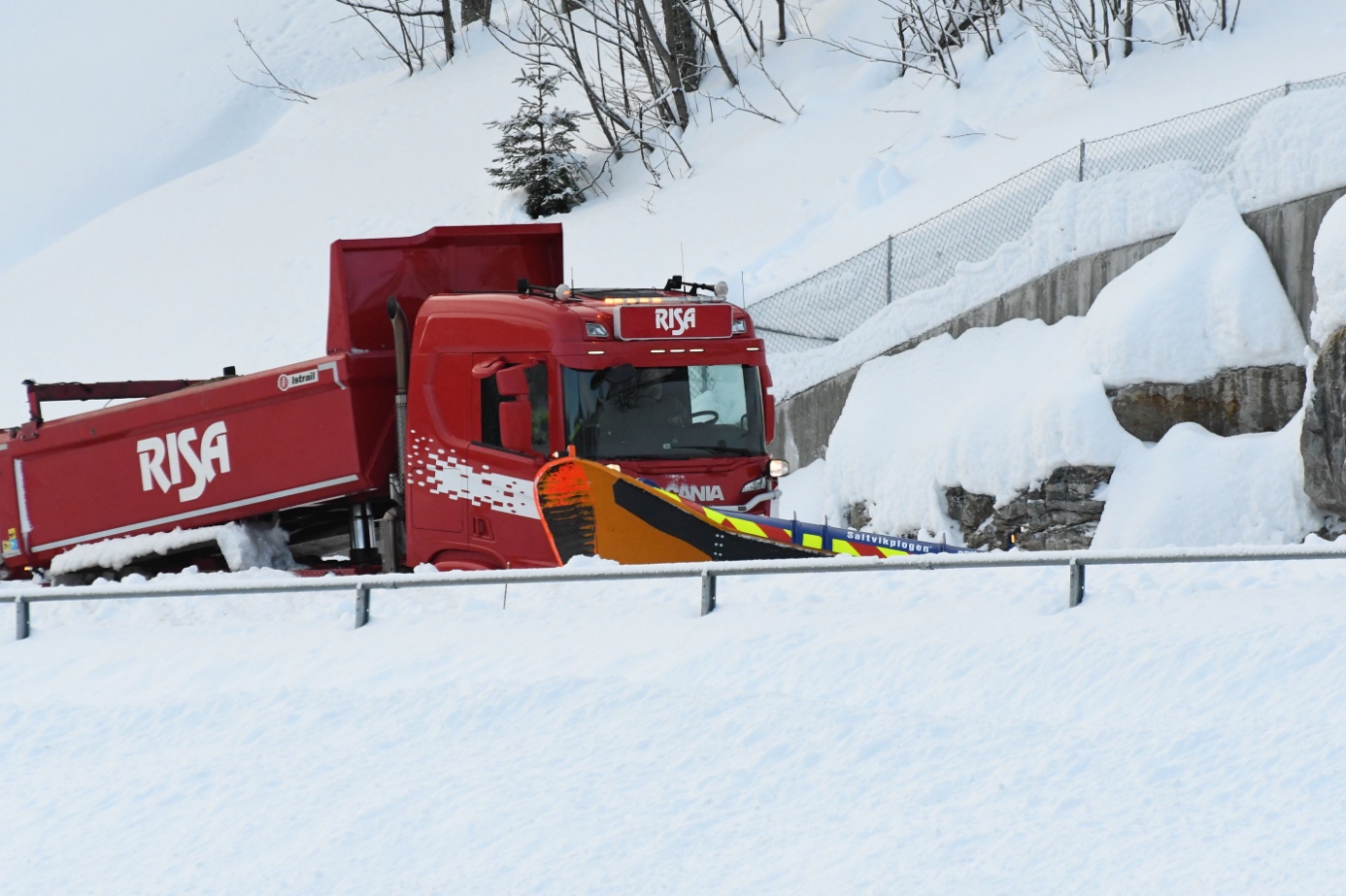 Et bilde som inneholder snø, utendørs, transport, vinter

Automatisk generert beskrivelse