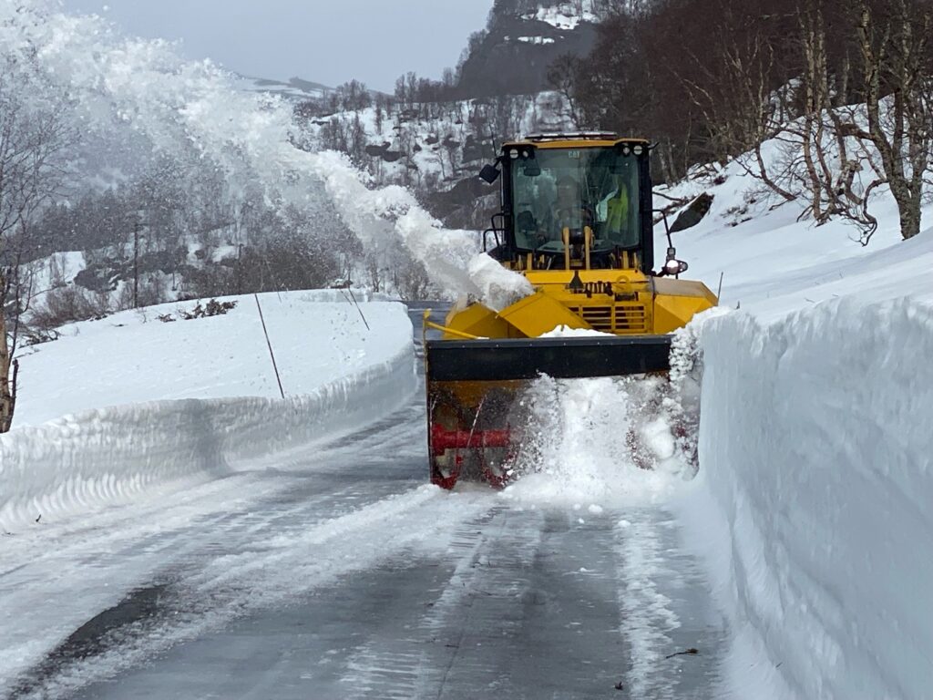 Et bilde som inneholder snø, utendørs, transport, Snøplog Automatisk generert beskrivelse