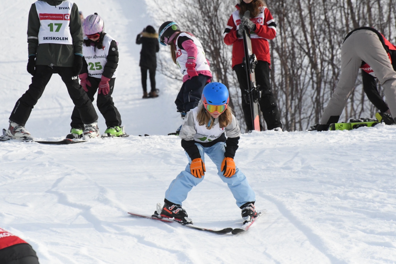 Et bilde som inneholder sport, utendørs, snø, person

Automatisk generert beskrivelse