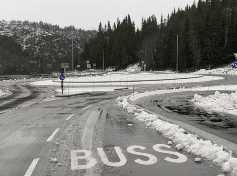 Et bilde som inneholder tekst, utendørs, himmel, snø Automatisk generert beskrivelse