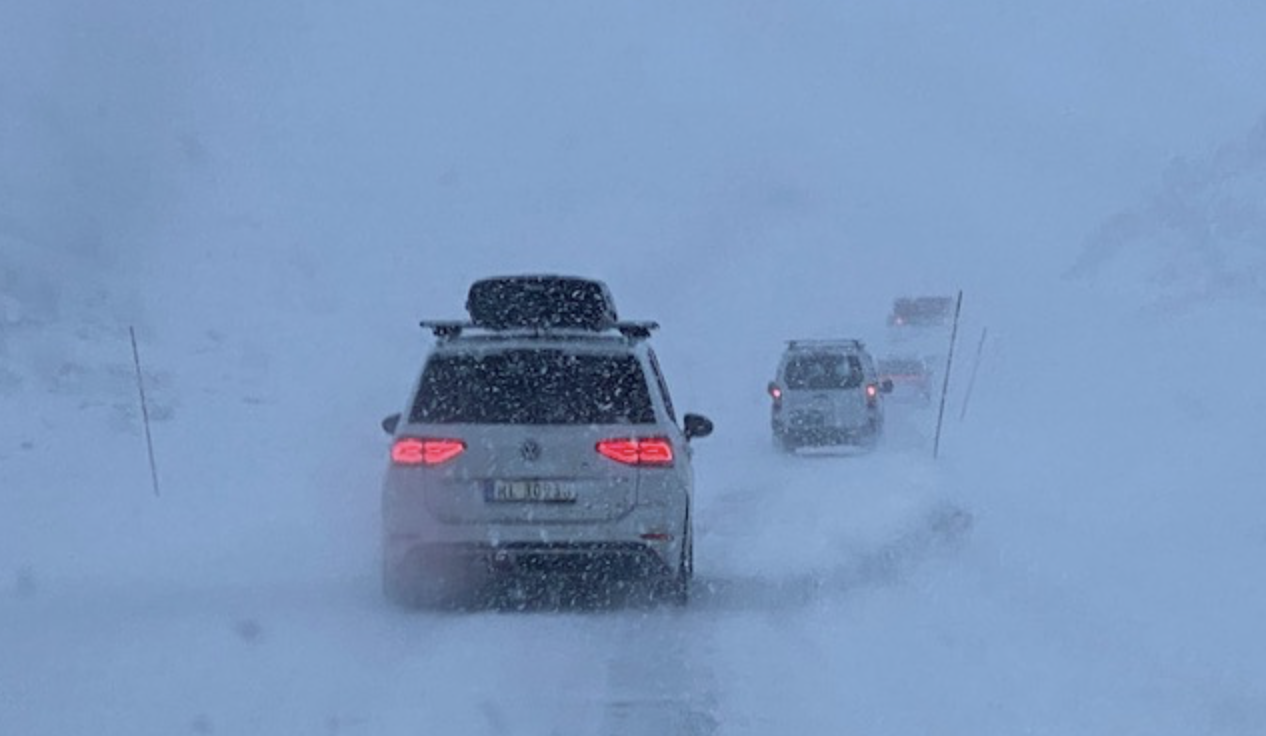 Et bilde som inneholder tekst, utendørs, snø

Automatisk generert beskrivelse