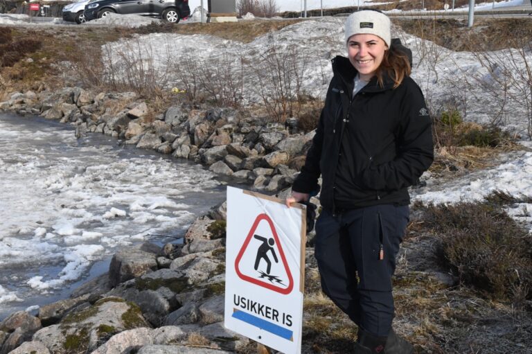 Et bilde som inneholder tekst, utendørs, snø, person Automatisk generert beskrivelse