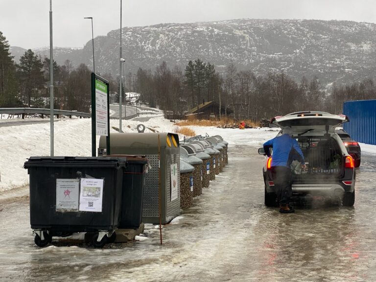 Et bilde som inneholder utendørs, himmel, kjøretøy, dekk Automatisk generert beskrivelse