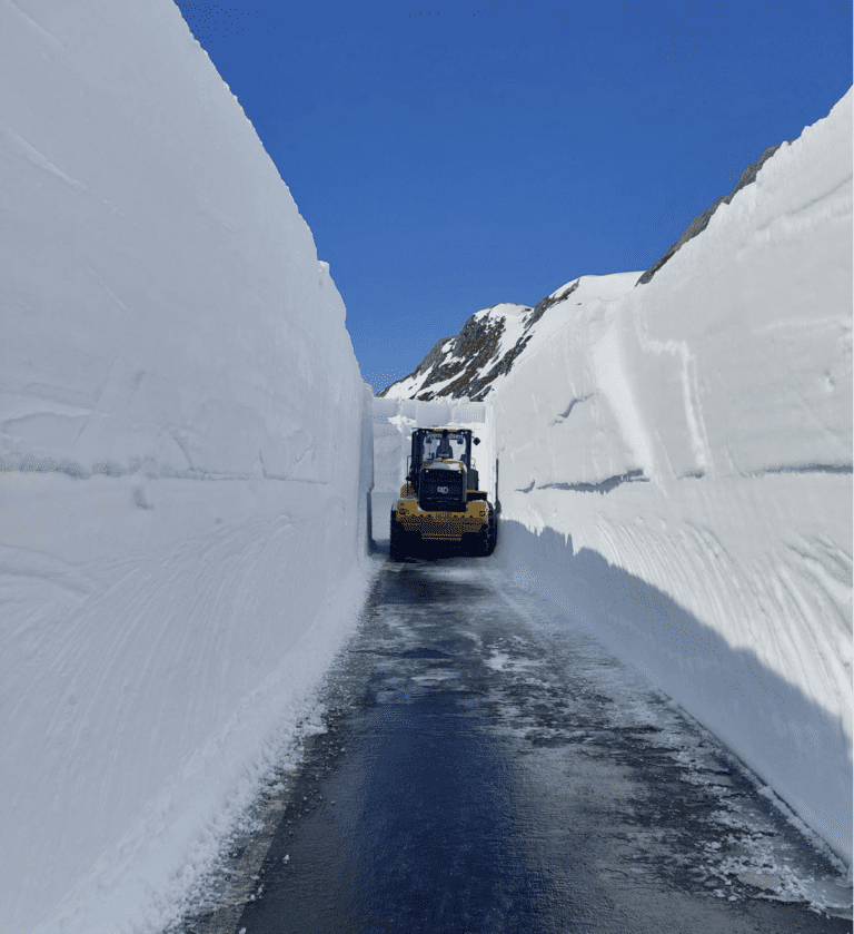 Et bilde som inneholder utendørs, himmel, kjøretøy, snø Automatisk generert beskrivelse