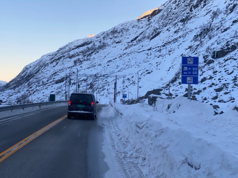 Et bilde som inneholder utendørs, himmel, Landkjøretøy, vei Automatisk generert beskrivelse