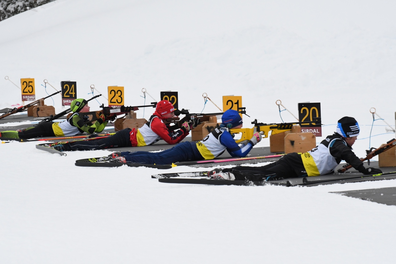 Et bilde som inneholder utendørs, himmel, snø, gå på ski

Automatisk generert beskrivelse