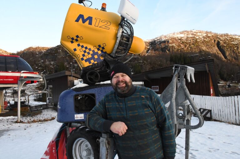 Et bilde som inneholder utendørs, himmel, snø, person Automatisk generert beskrivelse