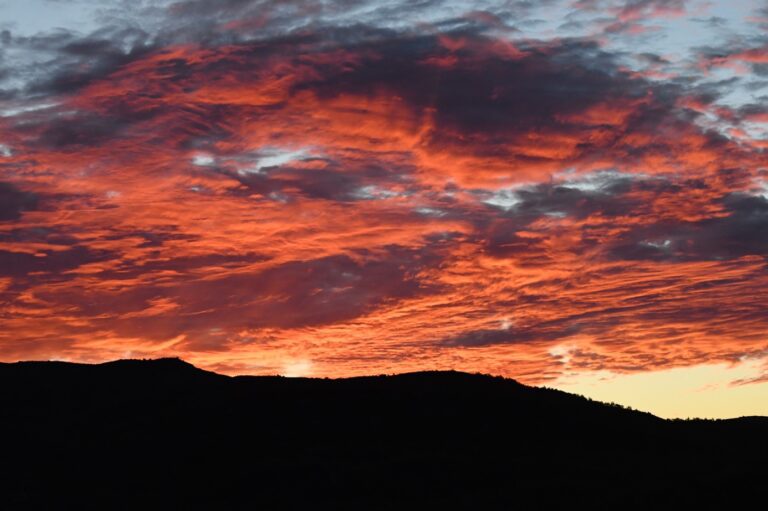 Et bilde som inneholder utendørs, himmel, solnedgang, natur Automatisk generert beskrivelse