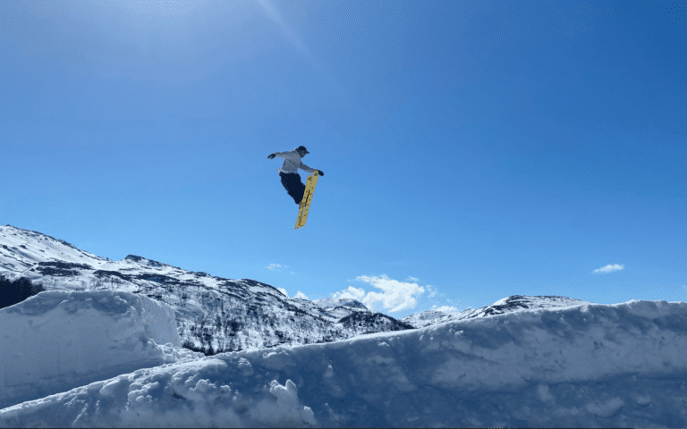 Et bilde som inneholder utendørs, himmel, sport, snø Automatisk generert beskrivelse