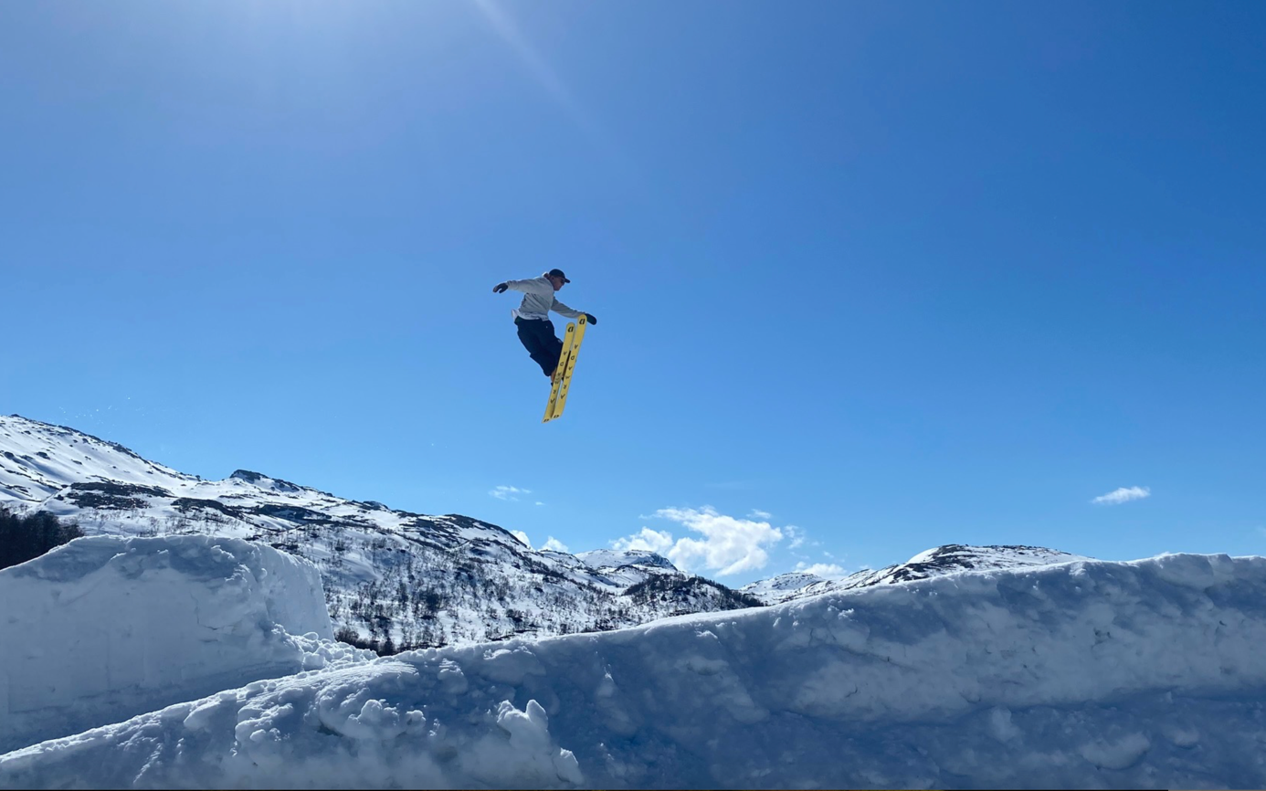 Et bilde som inneholder utendørs, himmel, sport, snø Automatisk generert beskrivelse