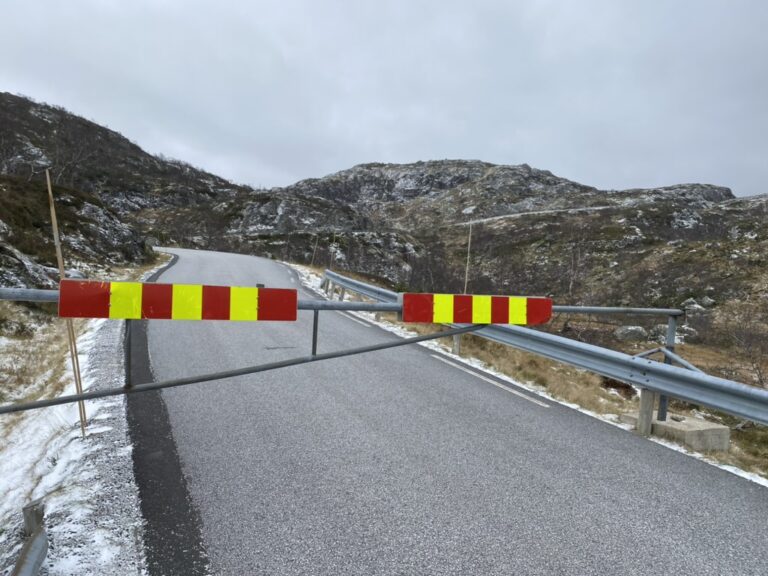 Et bilde som inneholder utendørs, himmel, vei, snø Automatisk generert beskrivelse