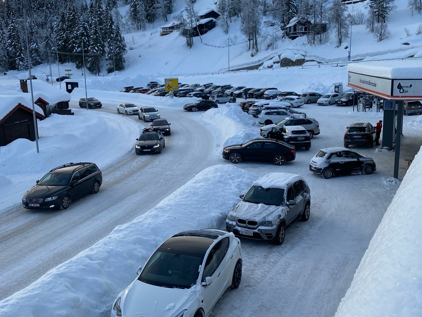 Et bilde som inneholder utendørs, Landkjøretøy, kjøretøy, snø

Automatisk generert beskrivelse