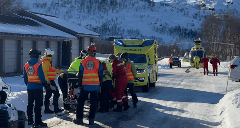 Et bilde som inneholder utendørs, person, snø, klær Automatisk generert beskrivelse